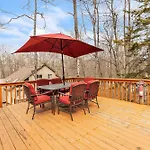 Pocono Lake Getaway - Serene 3Br Home Home