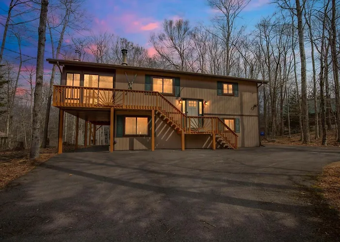 Pocono Lake Getaway - Serene 3Br Home Home