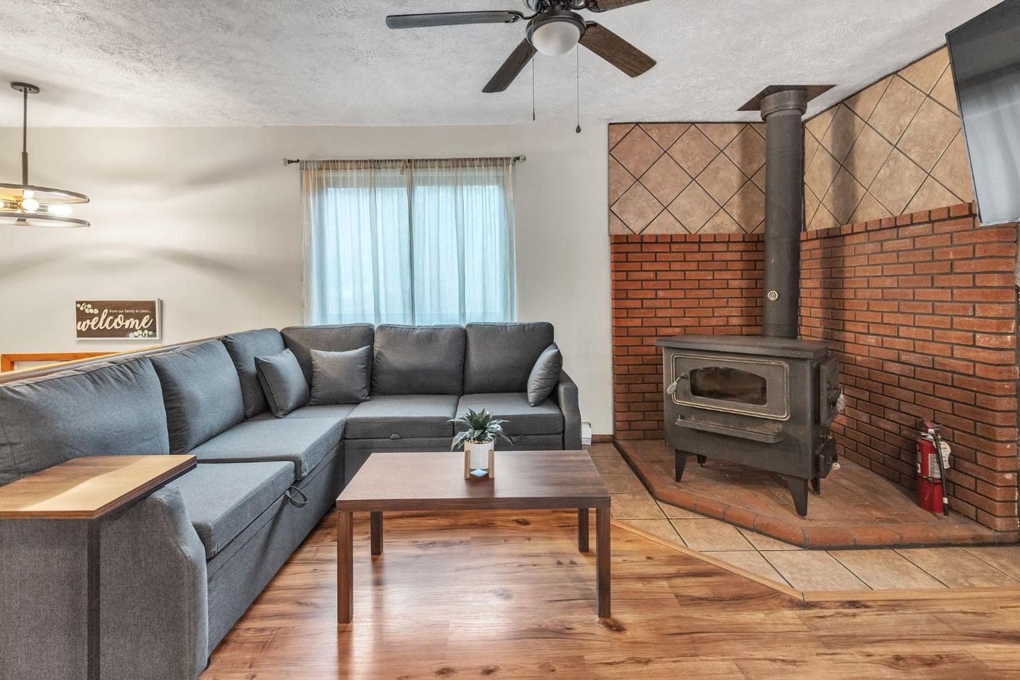 Holiday home Pocono Getaway - Serene 3br Home Pocono Lake