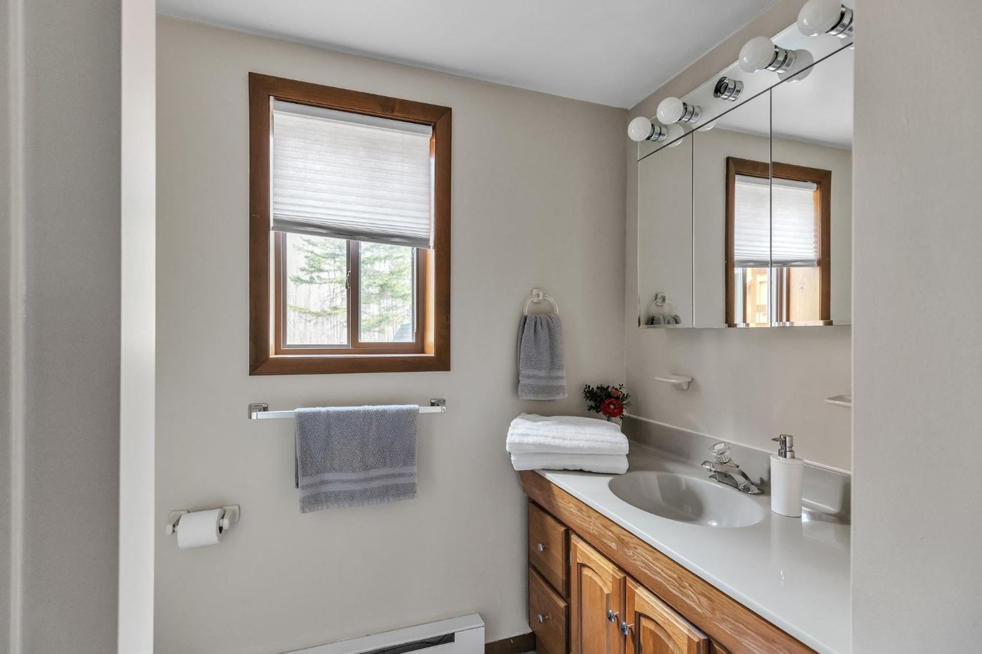 Pocono Getaway - Serene 3br Home