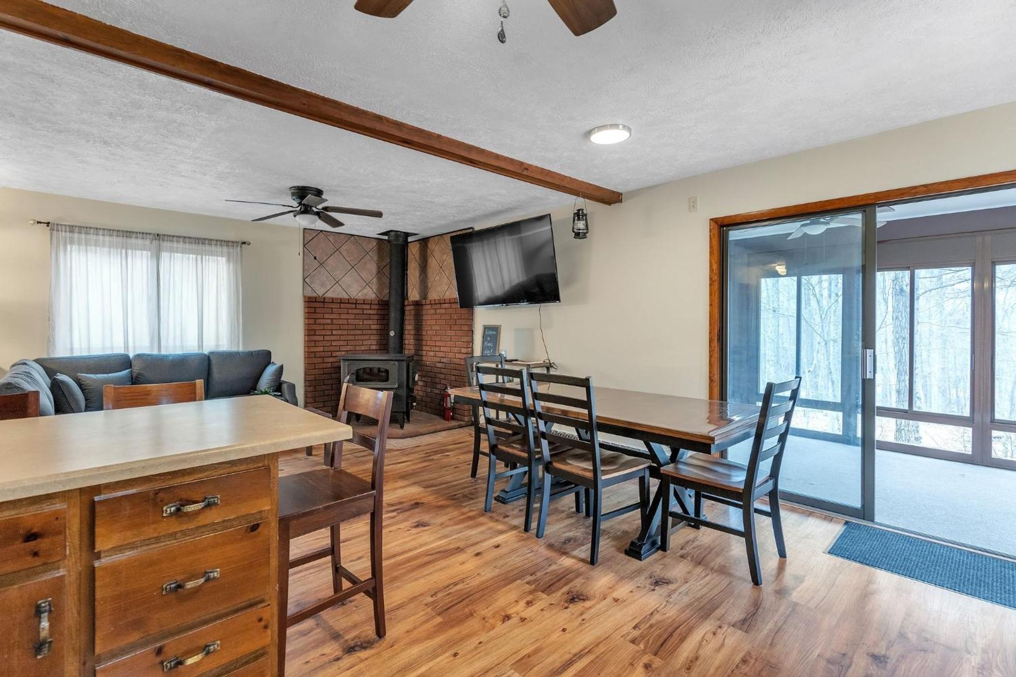 Holiday home Pocono Getaway - Serene 3br Home Pocono Lake