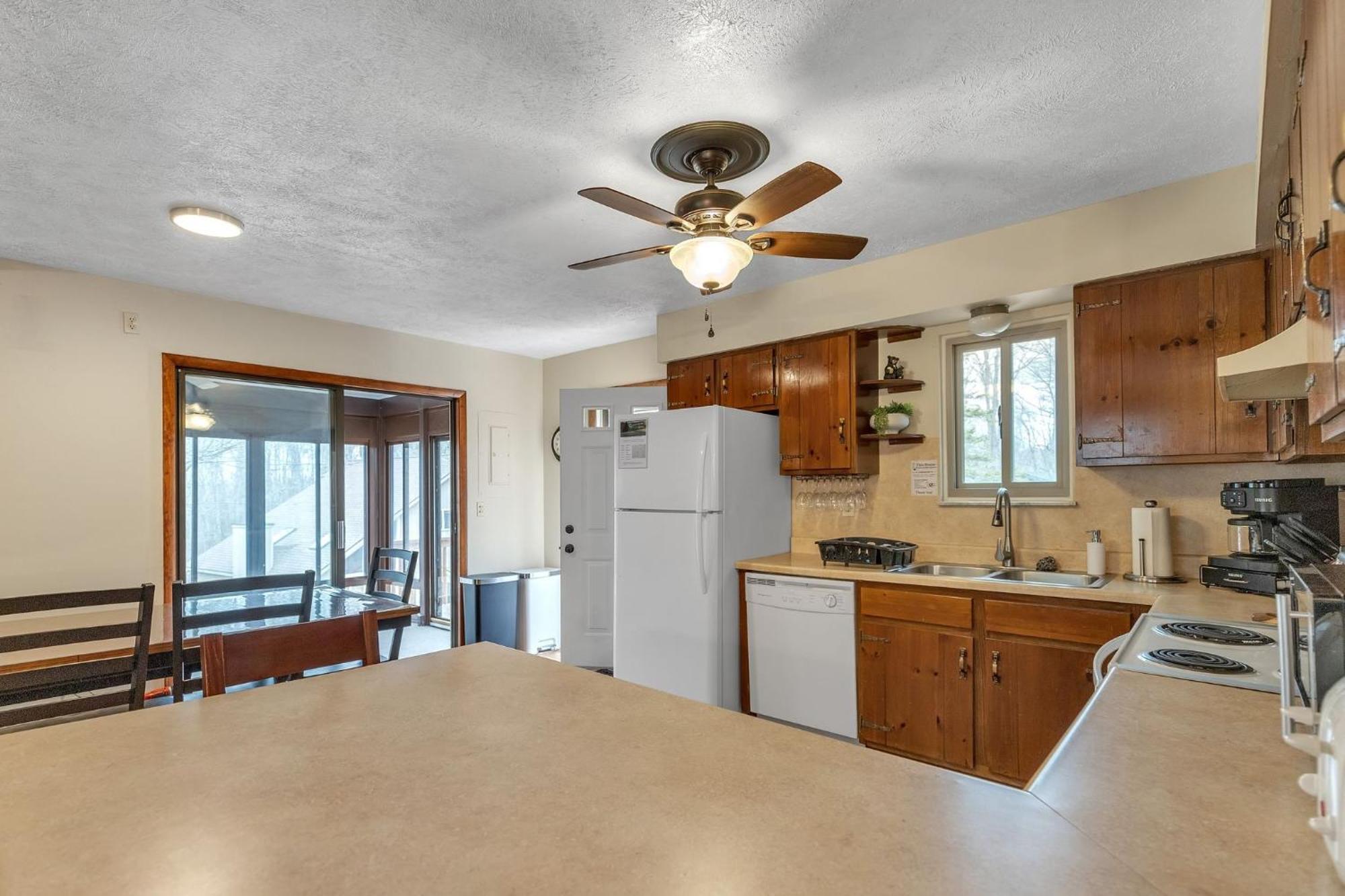 Pocono Getaway - Serene 3br Home Pocono Lake